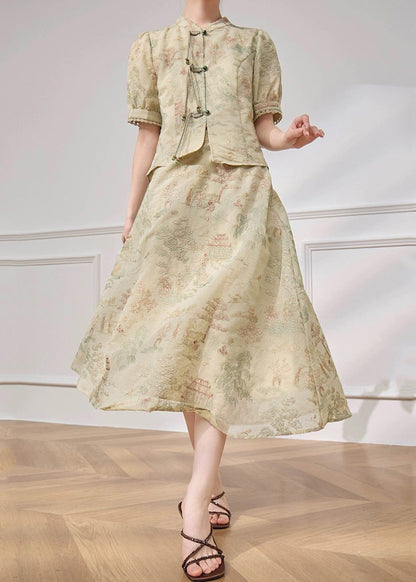 Well Tailored Top with a Graceful Silhouette