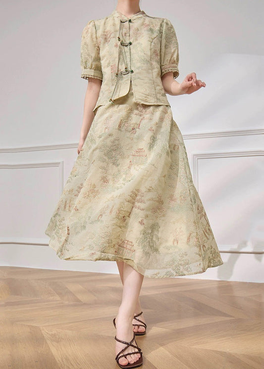 Well Tailored Top with a Graceful Silhouette