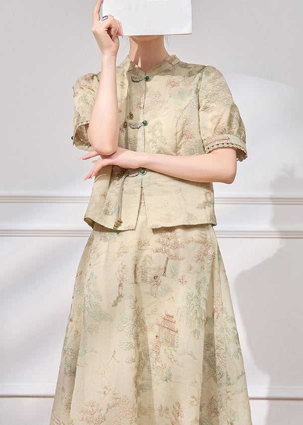 Well Tailored Top with a Graceful Silhouette