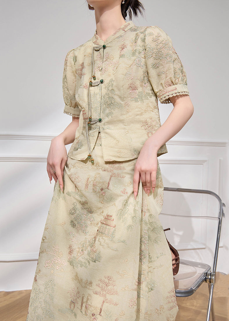 Well Tailored Top with a Graceful Silhouette