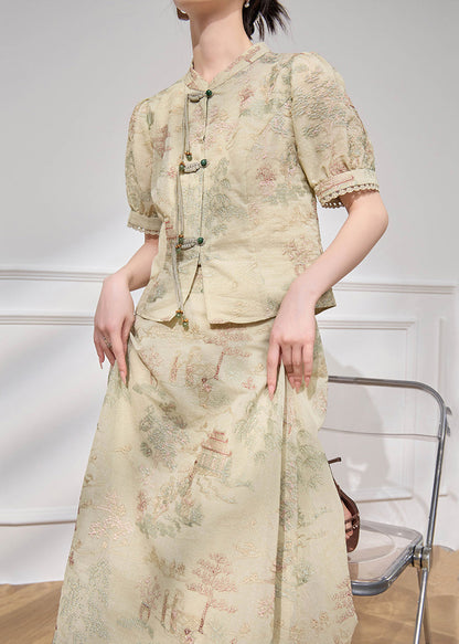Well Tailored Top with a Graceful Silhouette