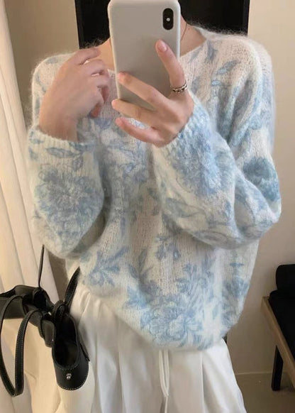 Classic Vintage Sweater with a Flattering Fit