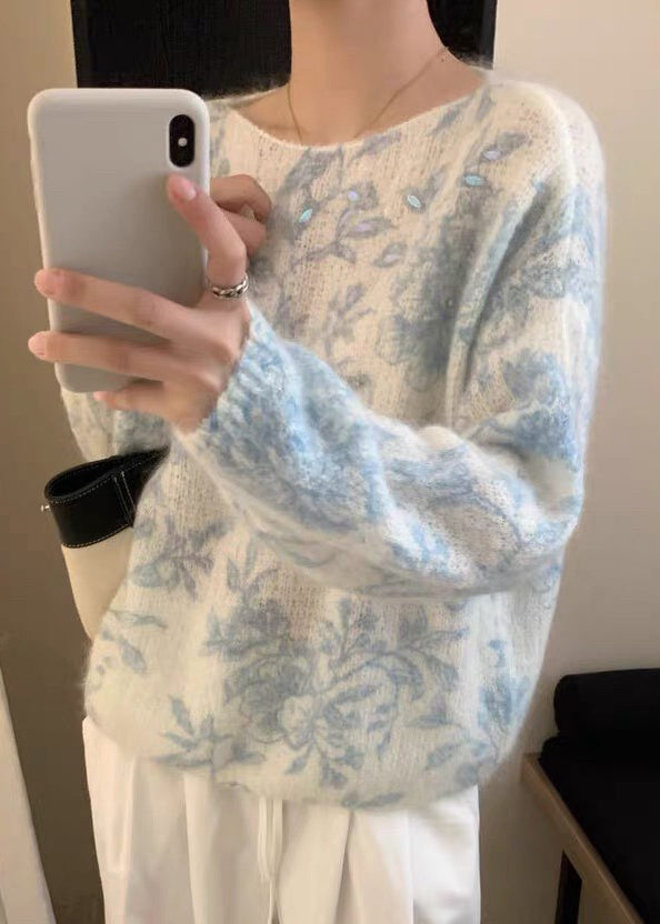Classic Vintage Sweater with a Flattering Fit
