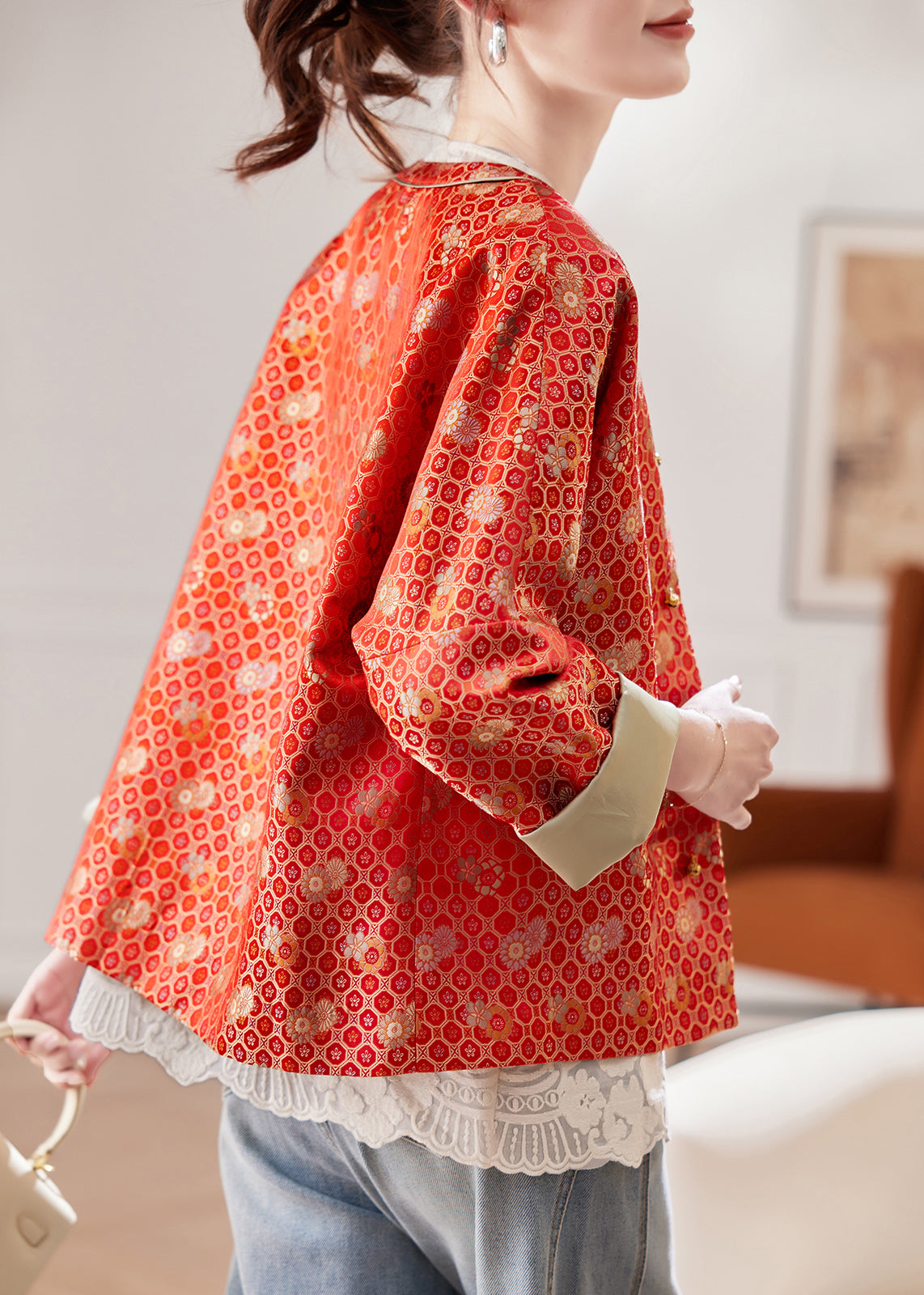 Well Tailored Coat with a Graceful Silhouette