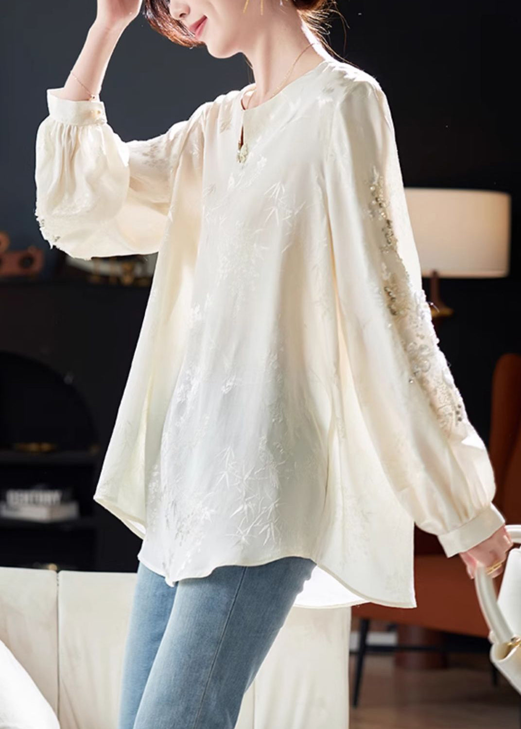Well Tailored Top with a Graceful Silhouette