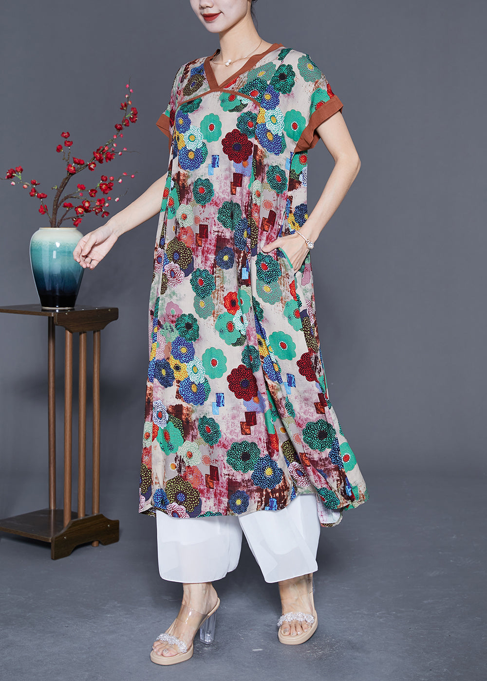 Beautifully Finished Dress in a Timeless Design