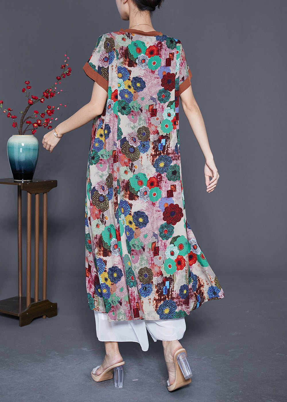 Beautifully Finished Dress in a Timeless Design