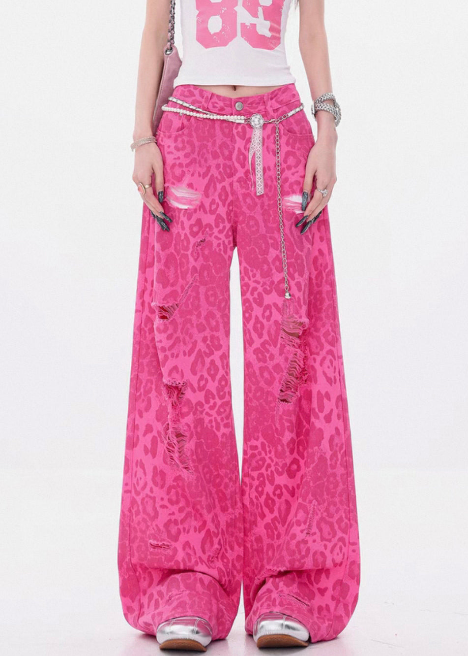 Well Tailored Pants with a Graceful Silhouette