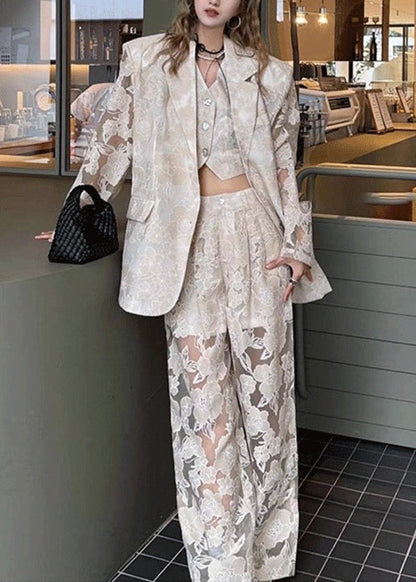 Effortlessly Elegant Pants with a Timeless Design