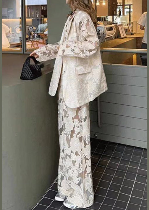 Effortlessly Elegant Pants with a Timeless Design