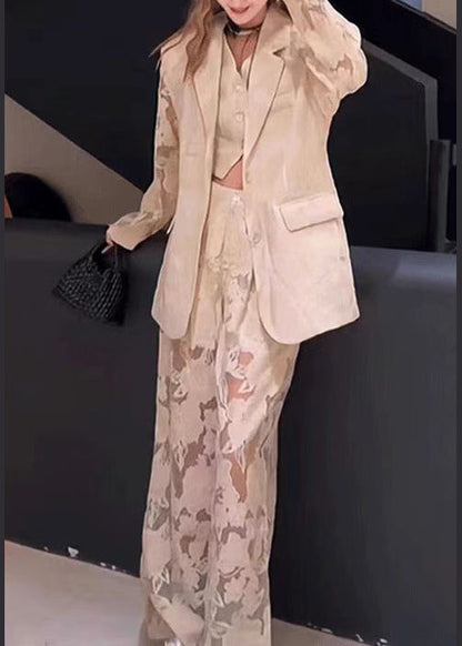 Effortlessly Elegant Pants with a Timeless Design