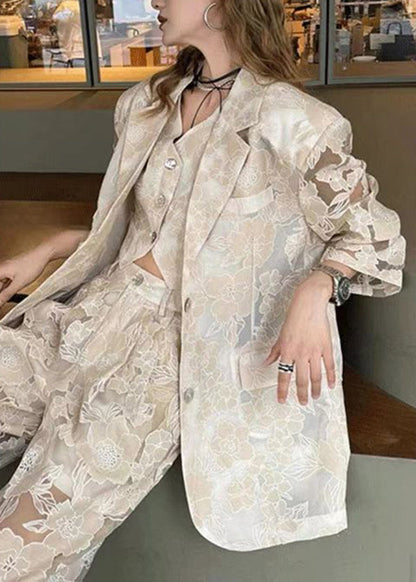 Effortlessly Elegant Pants with a Timeless Design