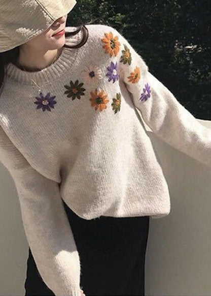 Effortlessly Elegant Sweater with a Timeless Design