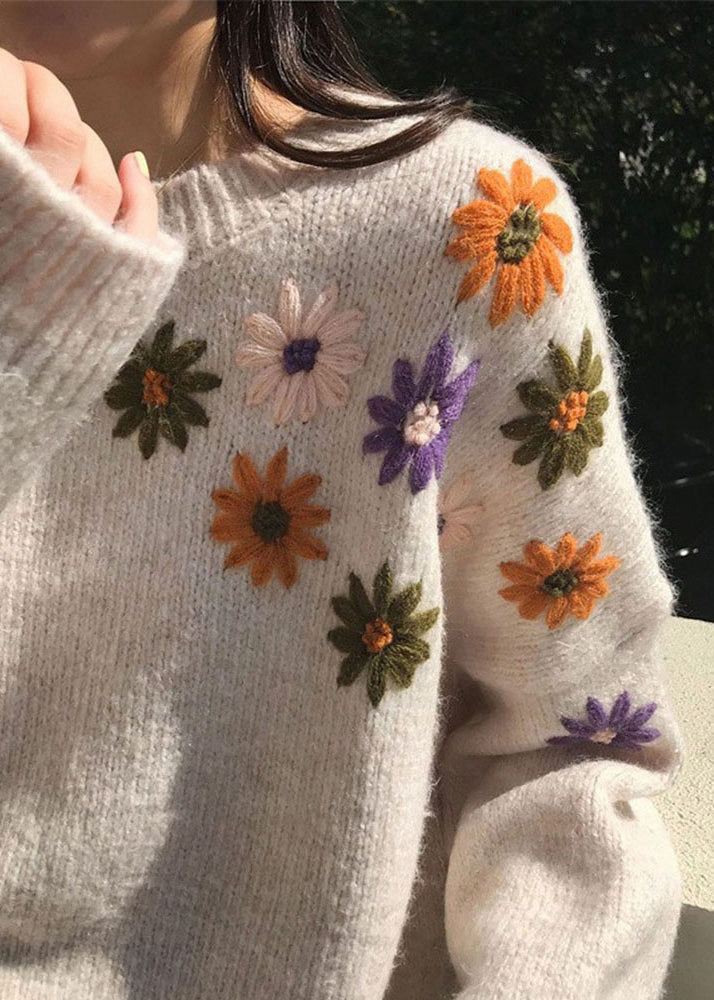 Effortlessly Elegant Sweater with a Timeless Design