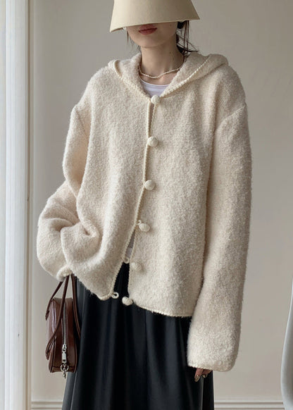 Well Tailored Coat with a Graceful Silhouette