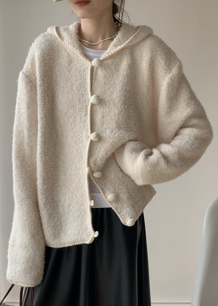 Well Tailored Coat with a Graceful Silhouette