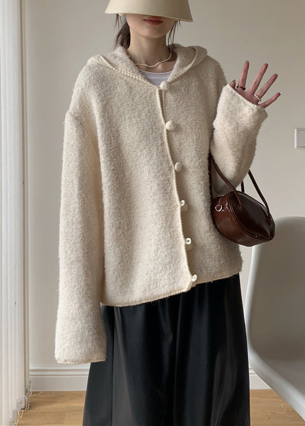 Well Tailored Coat with a Graceful Silhouette