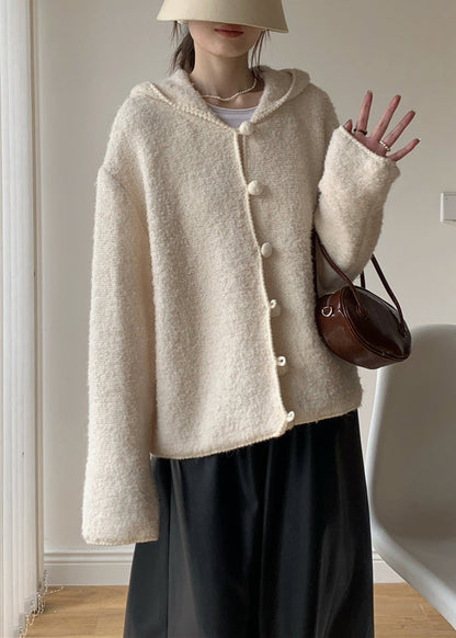 Well Tailored Coat with a Graceful Silhouette