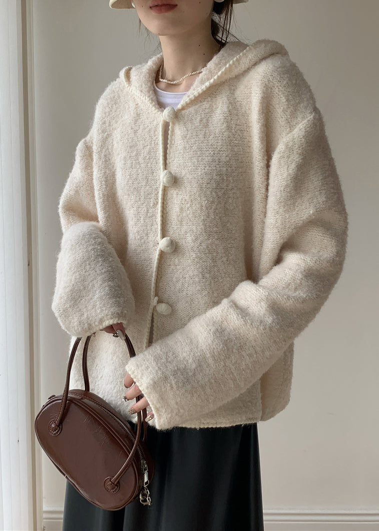 Well Tailored Coat with a Graceful Silhouette
