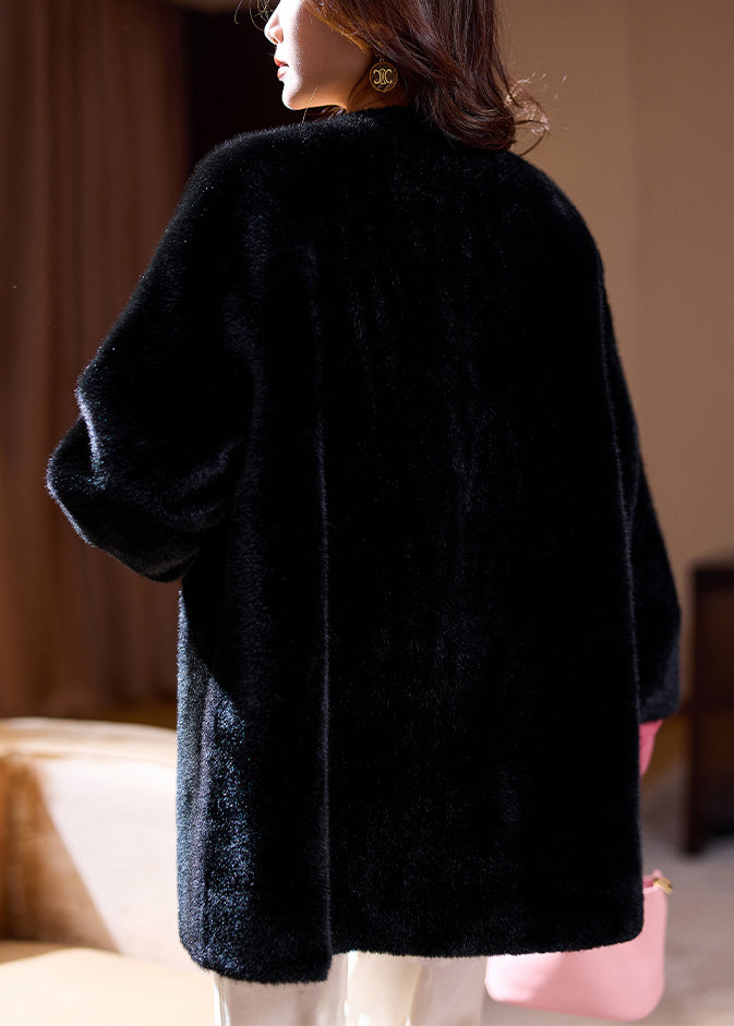 Well Tailored Coat with a Graceful Silhouette