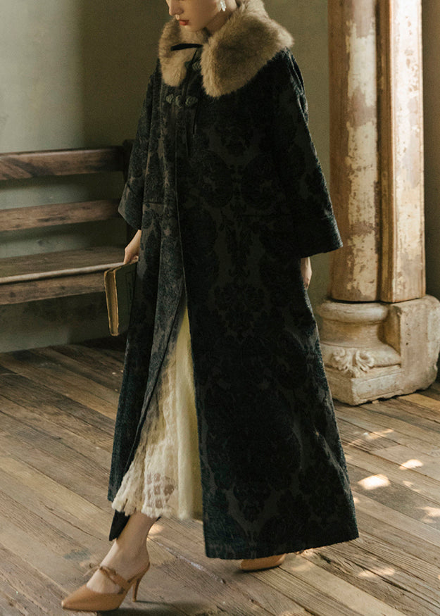 Effortlessly Elegant Coat with a Timeless Design