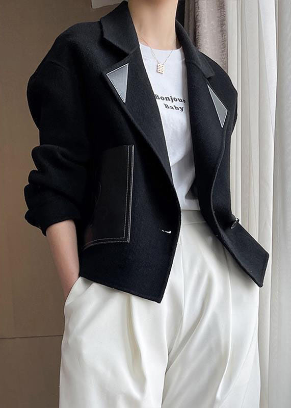 Effortlessly Elegant Coat with a Timeless Design