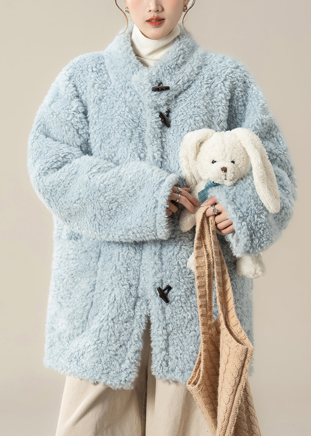 Effortlessly Elegant Coat with a Timeless Design