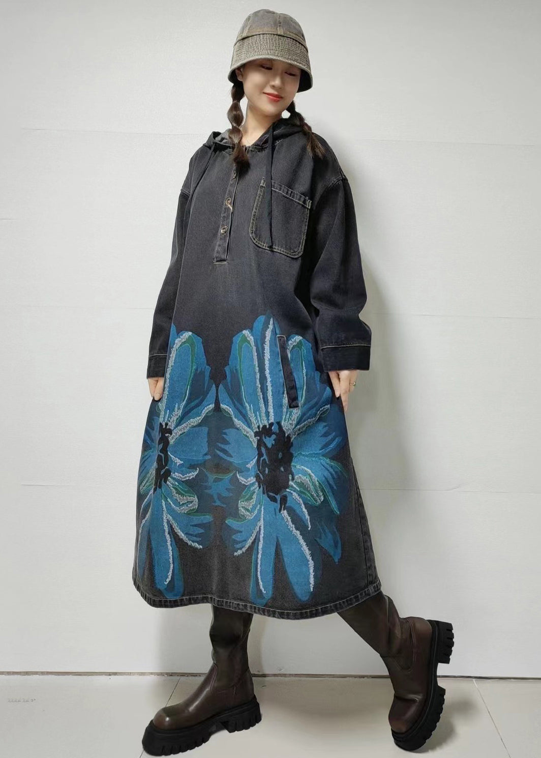 Beautifully Finished Dress in a Timeless Design