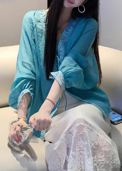 Classic Vintage Blouse with a Flattering Fit