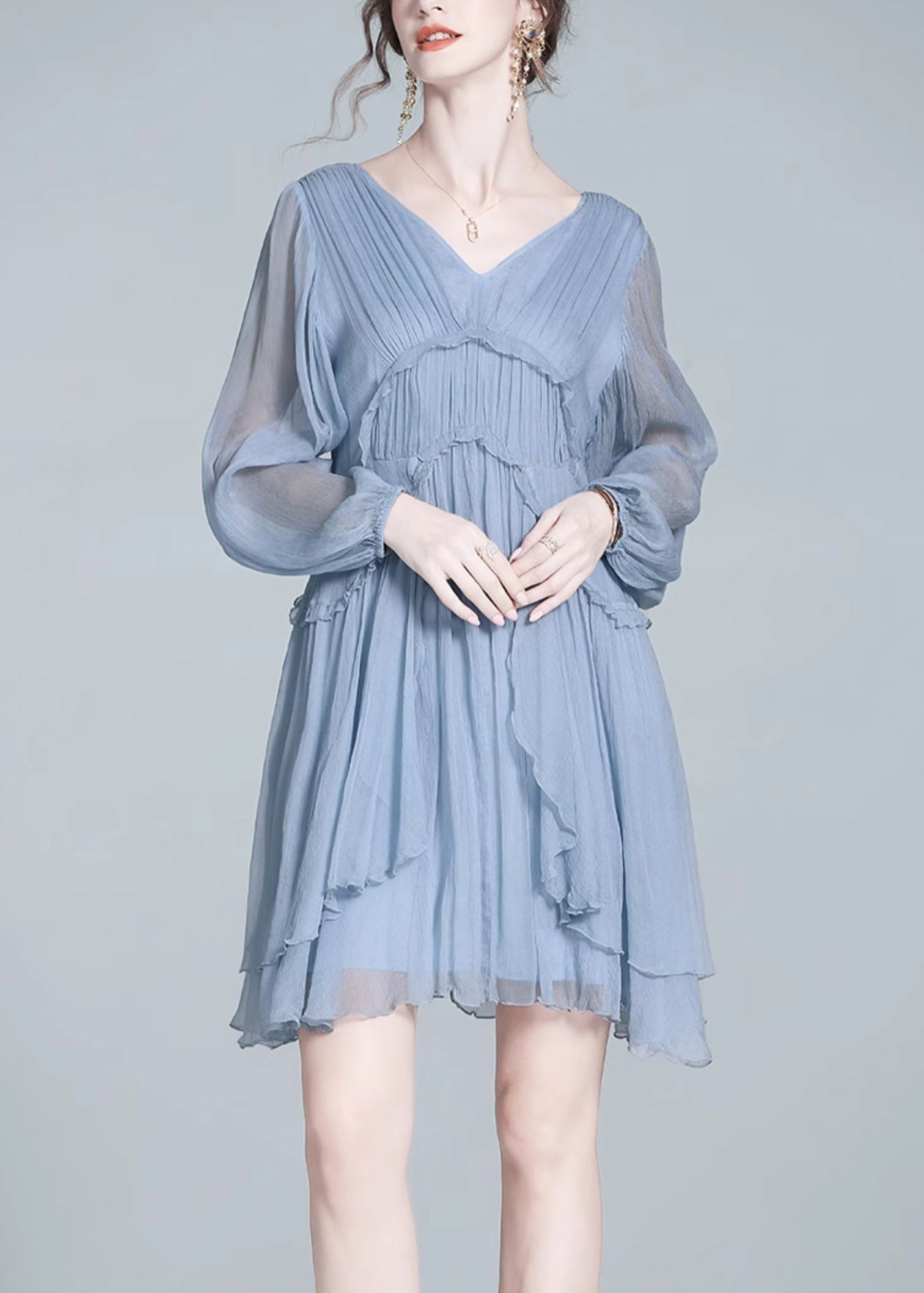 Beautifully Finished Dress in a Timeless Design