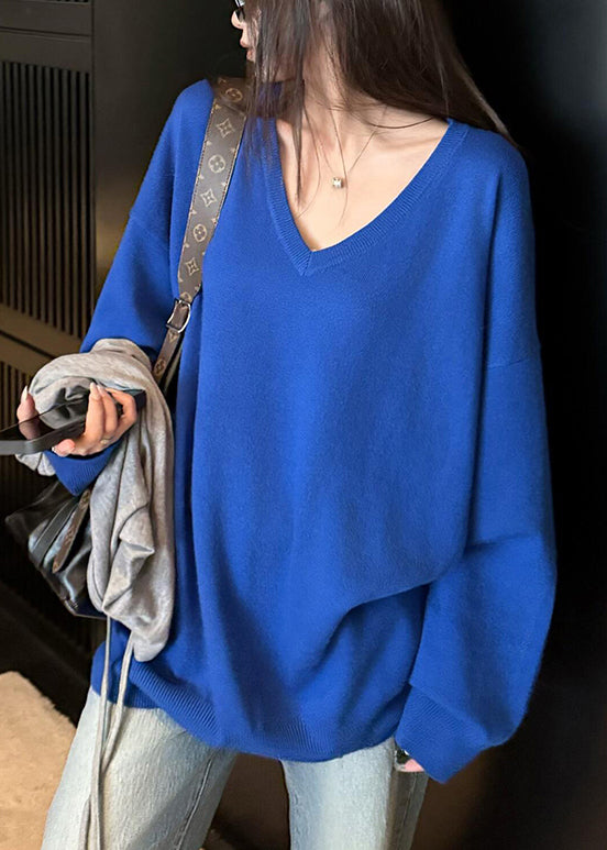 Classic Vintage Sweater with a Flattering Fit