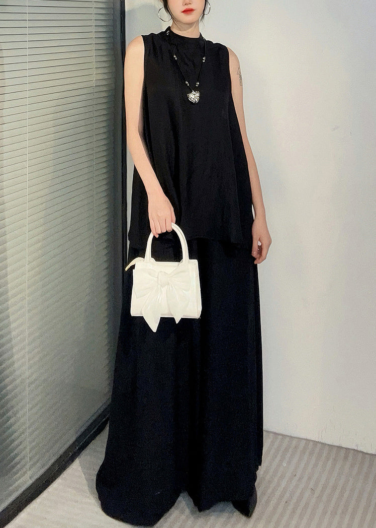 Effortlessly Elegant Pants with a Timeless Design