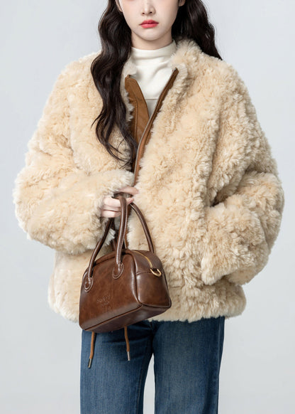 Well Tailored Coat with a Graceful Silhouette