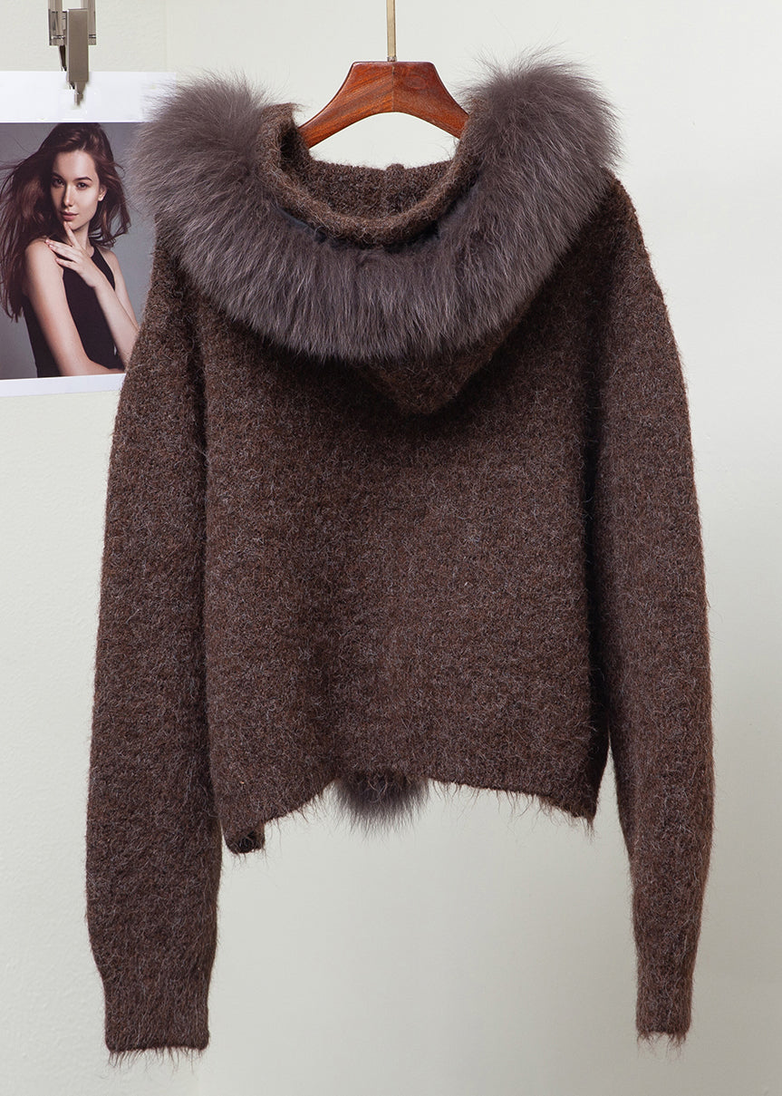 Classic Vintage Sweater with a Flattering Fit