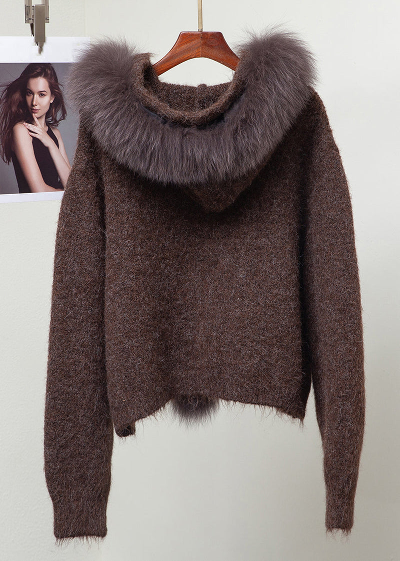 Classic Vintage Sweater with a Flattering Fit