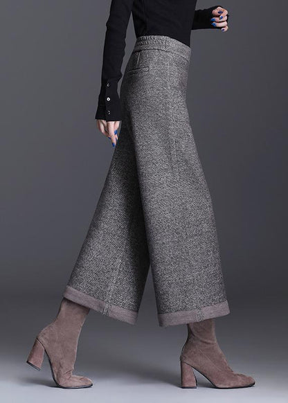 Effortlessly Elegant Pants with a Timeless Design