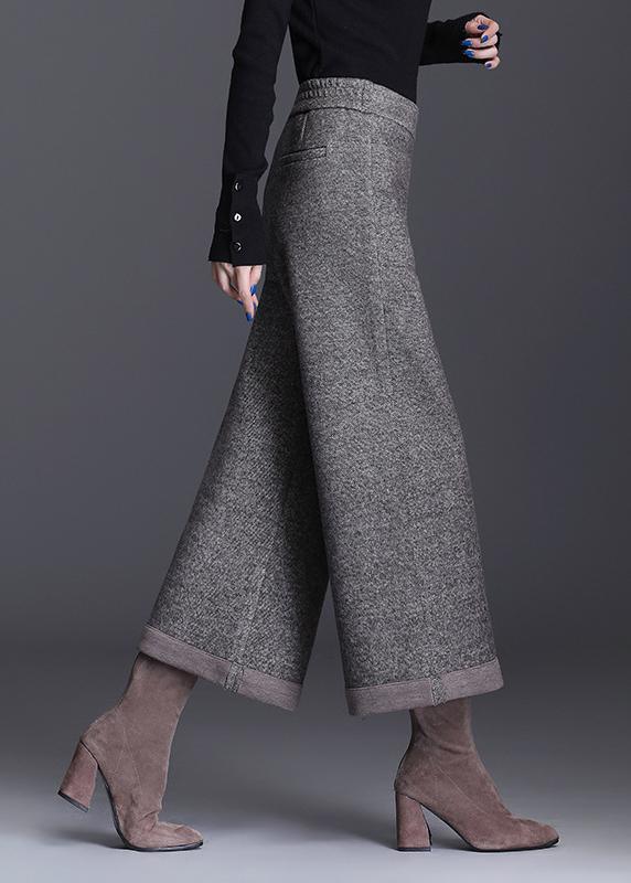 Effortlessly Elegant Pants with a Timeless Design