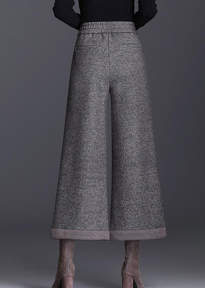 Effortlessly Elegant Pants with a Timeless Design