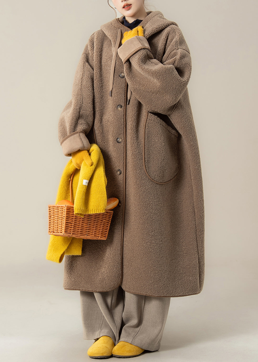Well Tailored Coat with a Graceful Silhouette