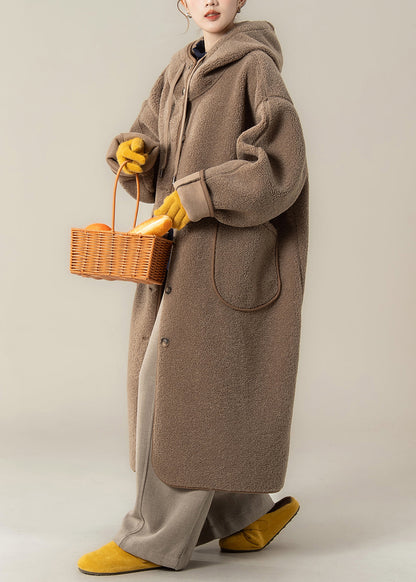 Well Tailored Coat with a Graceful Silhouette