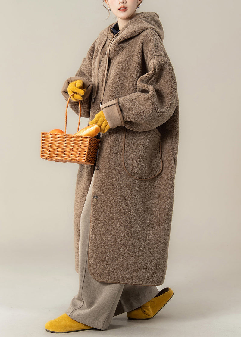Well Tailored Coat with a Graceful Silhouette
