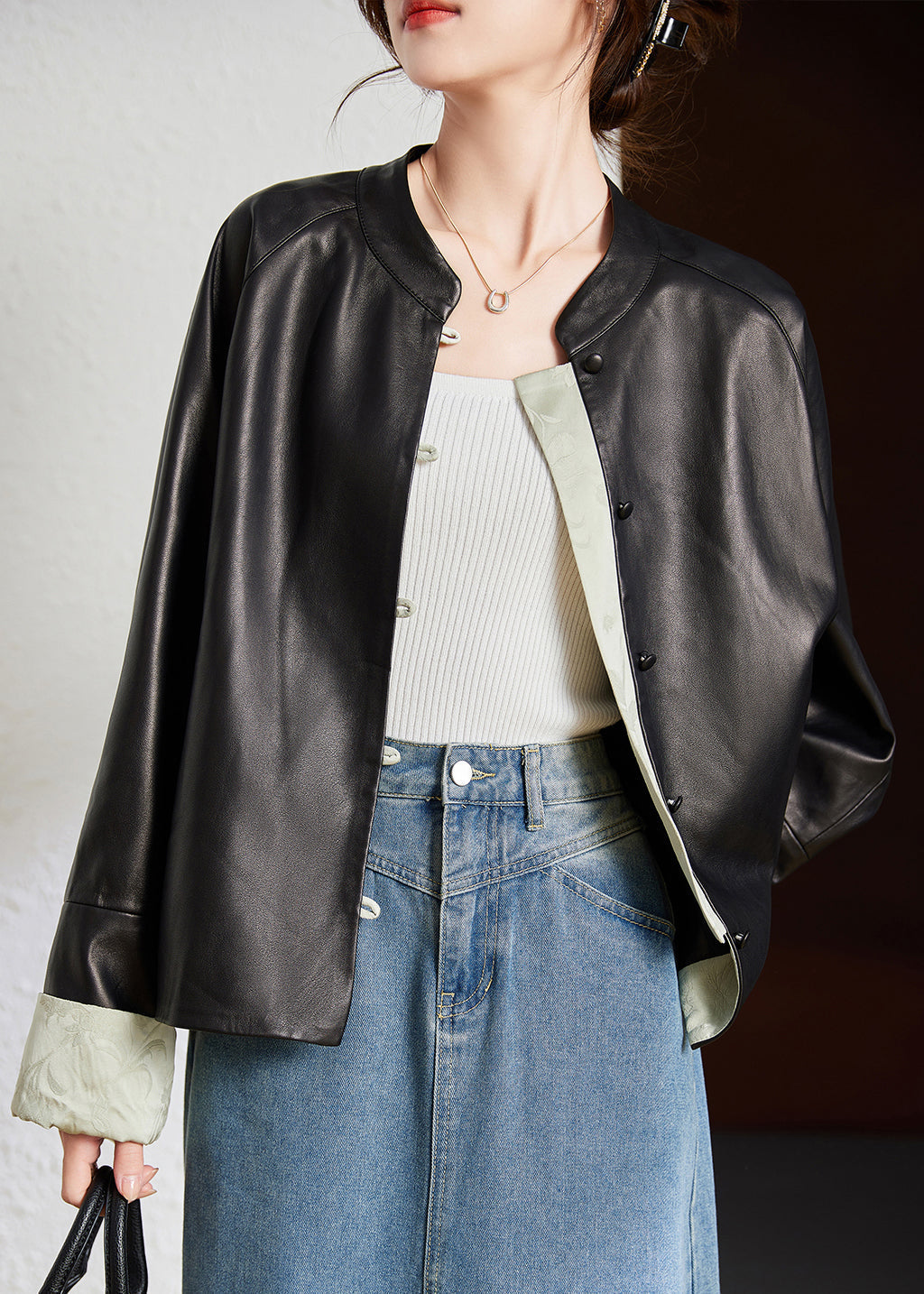 Effortlessly Elegant Coat with a Timeless Design