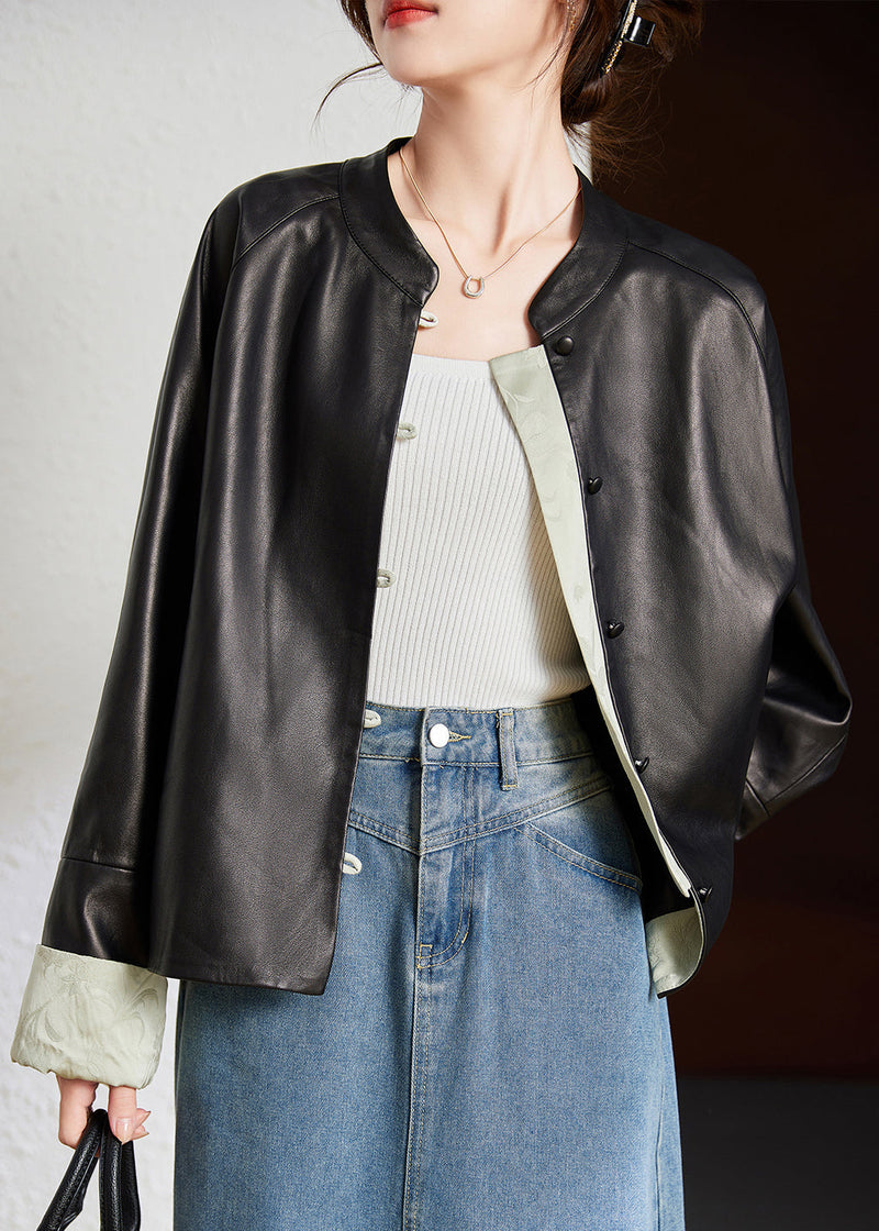 Effortlessly Elegant Coat with a Timeless Design