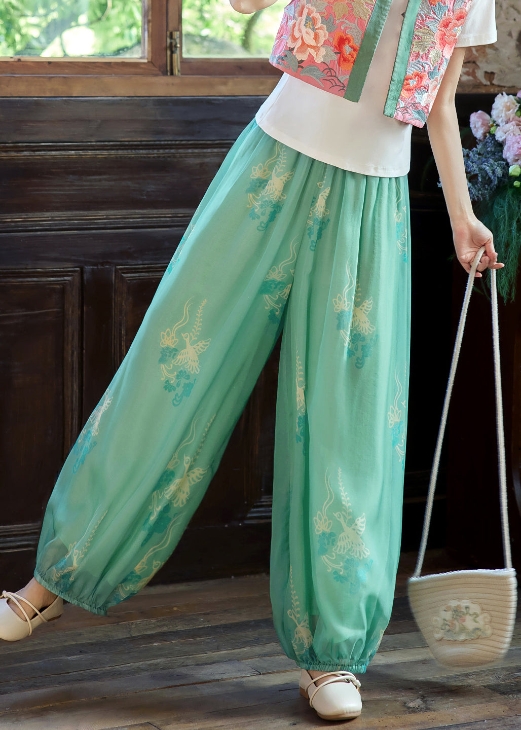 Classic Vintage Pants with a Flattering Fit