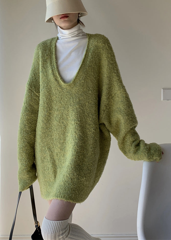Well Tailored Sweater with a Graceful Silhouette