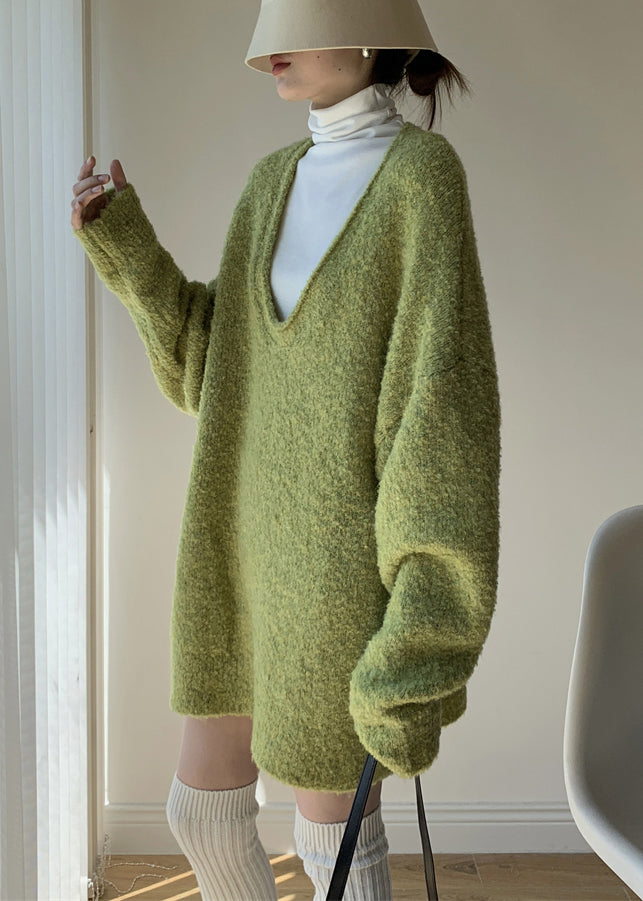 Well Tailored Sweater with a Graceful Silhouette