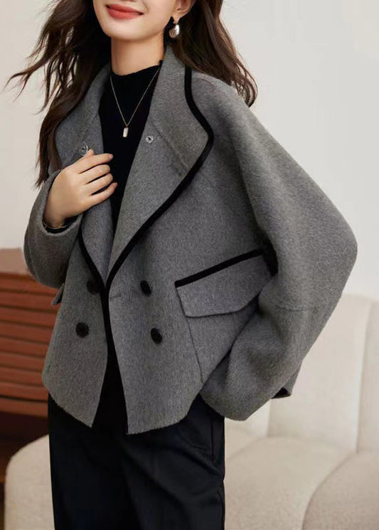 Well Tailored Coat with a Graceful Silhouette