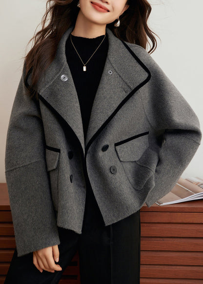 Well Tailored Coat with a Graceful Silhouette