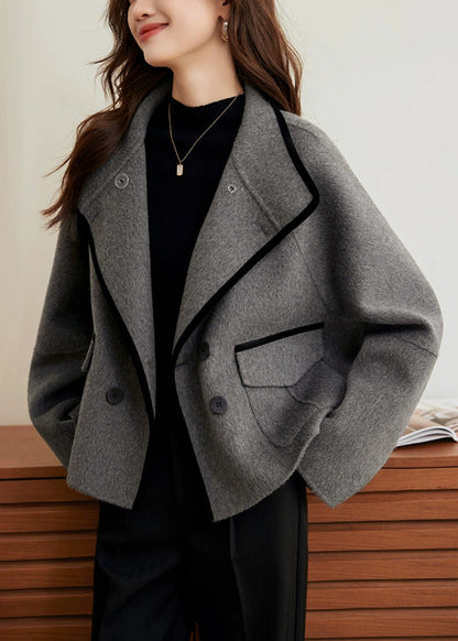 Well Tailored Coat with a Graceful Silhouette