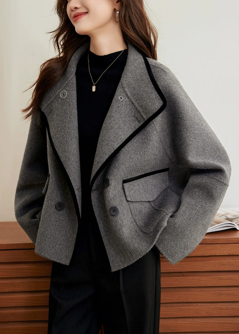 Well Tailored Coat with a Graceful Silhouette